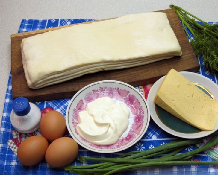 Snack Puffs with Boiled Eggs, Cheese and Herbs step 1