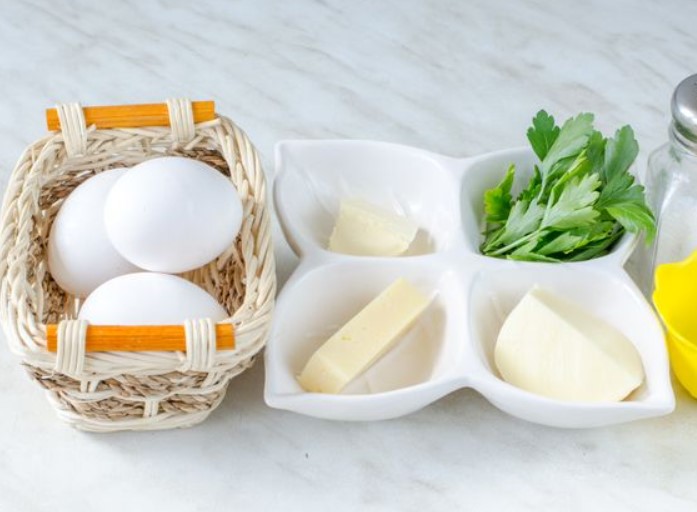 Egg Roll with Cheese and Herbs step 1