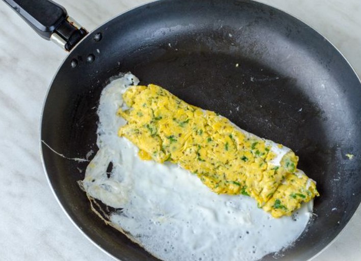 Egg Roll with Cheese and Herbs step 10