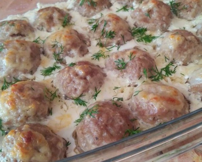 Meatballs in Cream Cheese Sauce