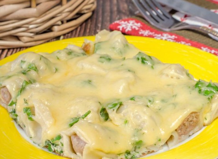 Omelet with Dumplings, Cheese and Herbs