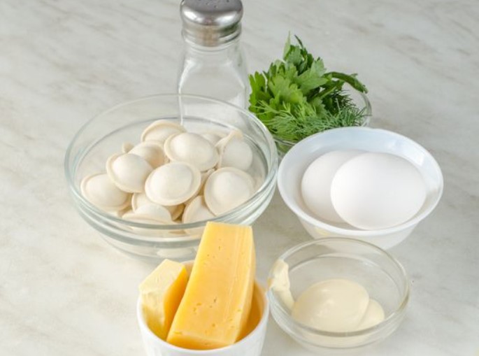 Omelet with Dumplings, Cheese and Herbs step 1