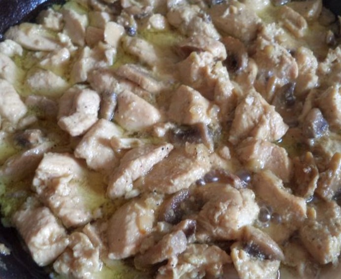 Chicken Breast with Mushrooms in a Creamy Sauce