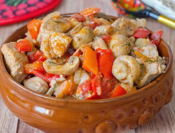 Pork Stew with Mushrooms and Bell Pepper
