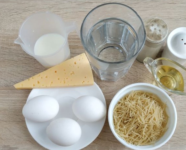 Omelet with Cheese and Noodles step 1
