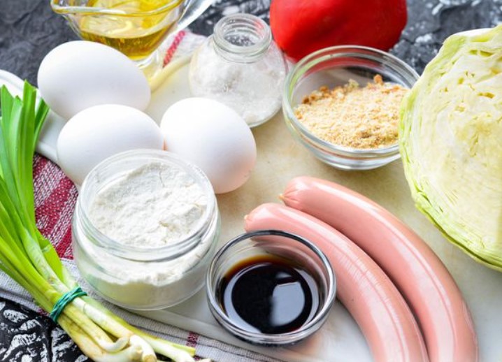 Omelet with Cabbage and Sausages step 1