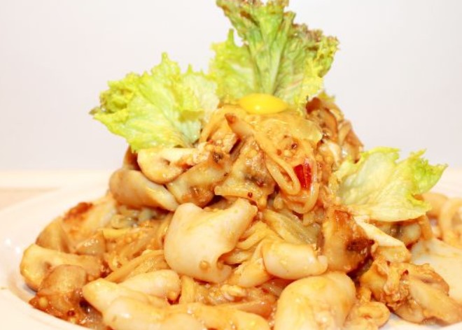 Noodles with Squid and Mushrooms