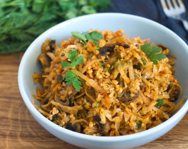 Stewed Cabbage with Mushrooms and Bulgur, in Tomato Sauce