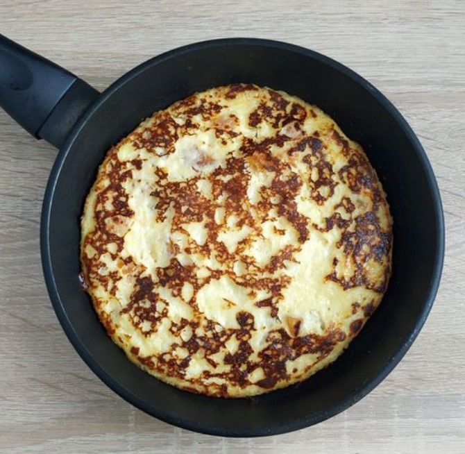 Sweet Omelet with Cottage Cheese and Dried Apricots step 12