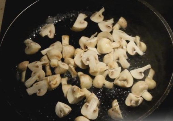 Noodles with Squid and Mushrooms step 3