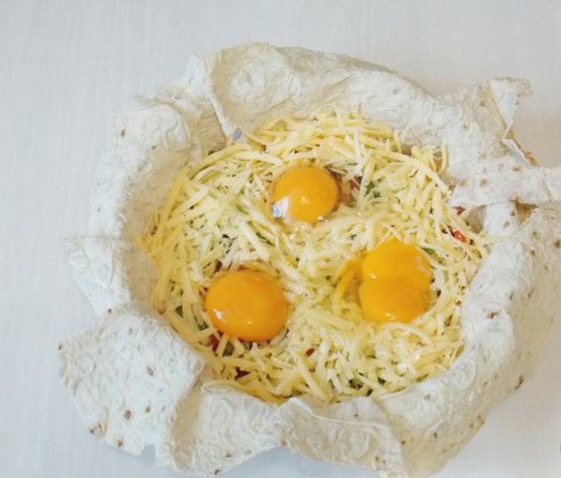 Fried Eggs in Pita Bread with Sausage, Tomato and Cheese step 7
