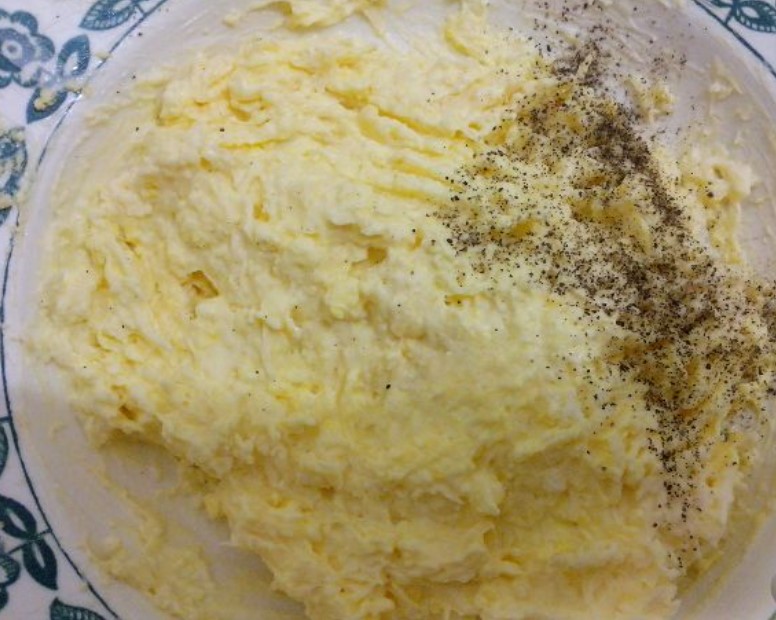Eggs Stuffed with Cheese and Garlic step 9