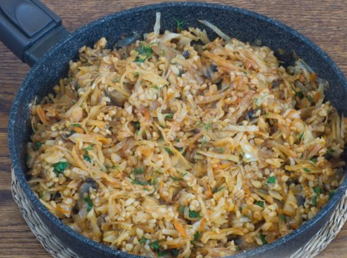 Stewed Cabbage with Mushrooms and Bulgur, in Tomato Sauce step 9