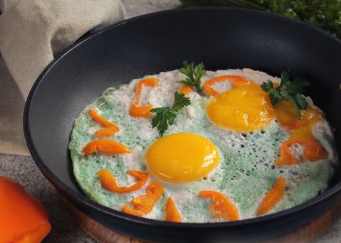 Colored Scrambled Eggs with Bell Pepper