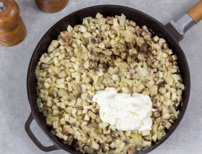 Mushroom Casserole with Sour Cream and Onions step 5