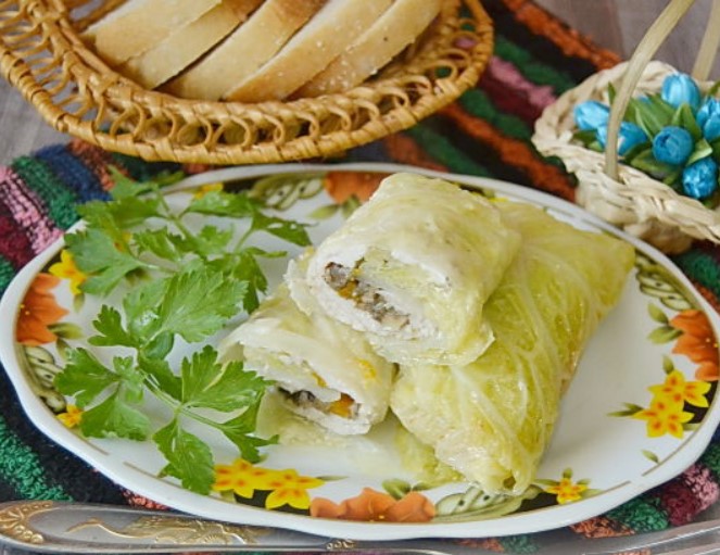Savoy Cabbage Rolls with Chicken and Mushrooms