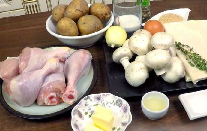 Chicken Legs in “Bags” with Potatoes and Mushrooms step 1