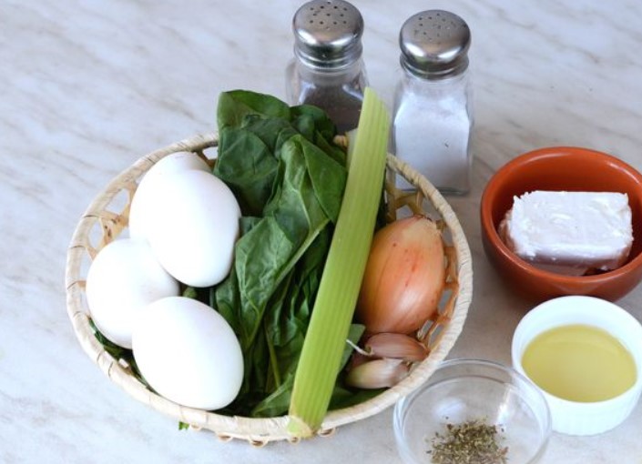 Shakshuka with Fresh Spinach step 1