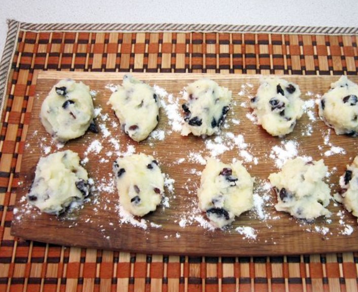 Semolina Cutlets with Raisins and Lemon Zest step 8