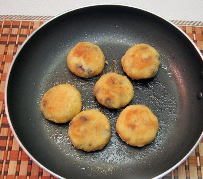 Semolina Cutlets with Raisins and Lemon Zest step 15