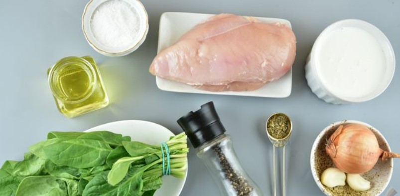 Chicken Stewed With Spinach, in Cream step 1