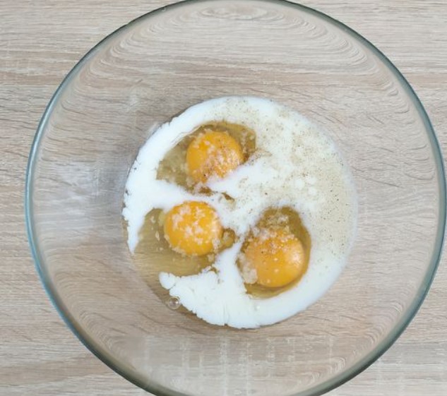 Omelet with Cheese and Noodles step 4