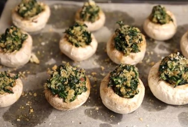 Champignons Stuffed with Spinach and Cheese step 11