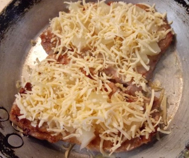 Pork Chops With Pineapple and Cheese step 7