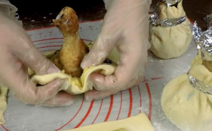 Chicken Legs in “Bags” with Potatoes and Mushrooms step 12