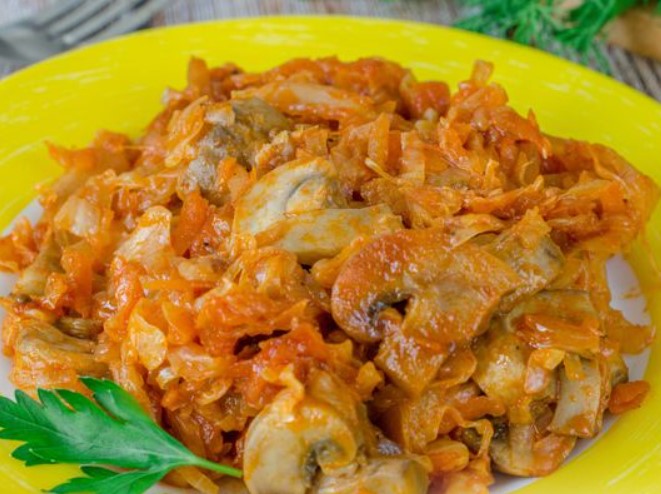 Stewed Cabbage with Mushrooms