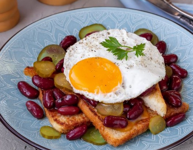 Toast with Egg, Canned Beans and Pickles