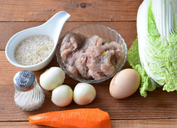 Lazy Cabbage Rolls (in a Slow Cooker) step 1