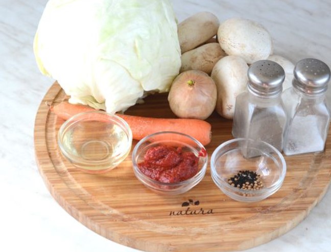 Stewed Cabbage with Mushrooms step 1