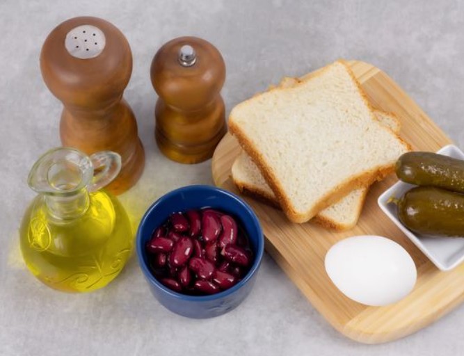 Toast with Egg, Canned Beans and Pickles step 1