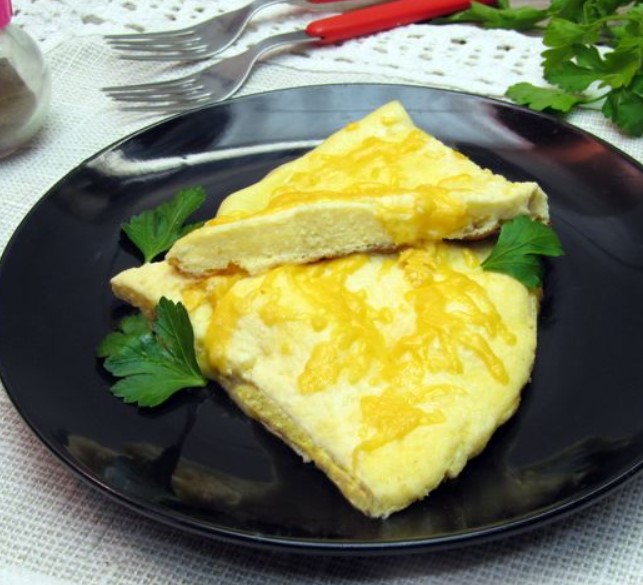 Omelet with Sour Cream and Cheese