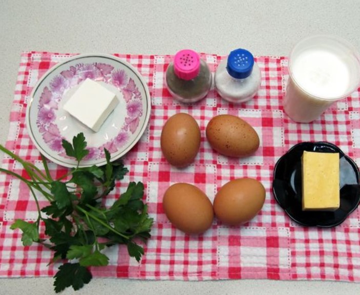 Omelet with Sour Cream and Cheese step 1