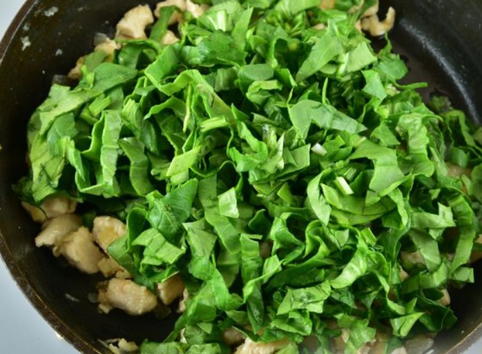 Chicken Stewed With Spinach, in Cream step 7