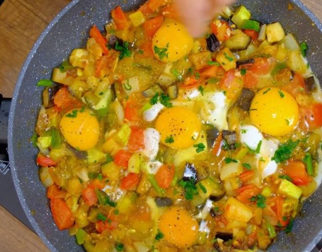 Fried Eggs with Eggplant, Zucchini and Tomatoes step 4