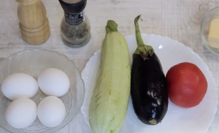 Frittata with Zucchini, Eggplant and Tomato step 1