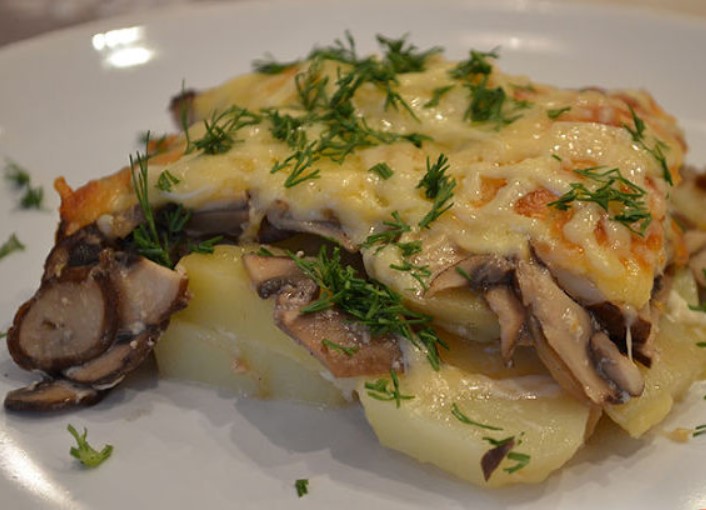 Potato Casserole with Mushrooms and Cheese