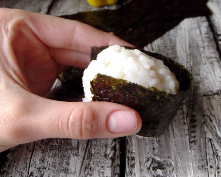 Rice “Koloboks” (Onigiri, Omusubi) step 9