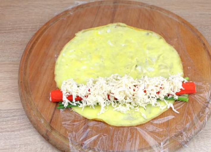 Egg Roll with Crab Sticks, Cheese and Green Onions step 7