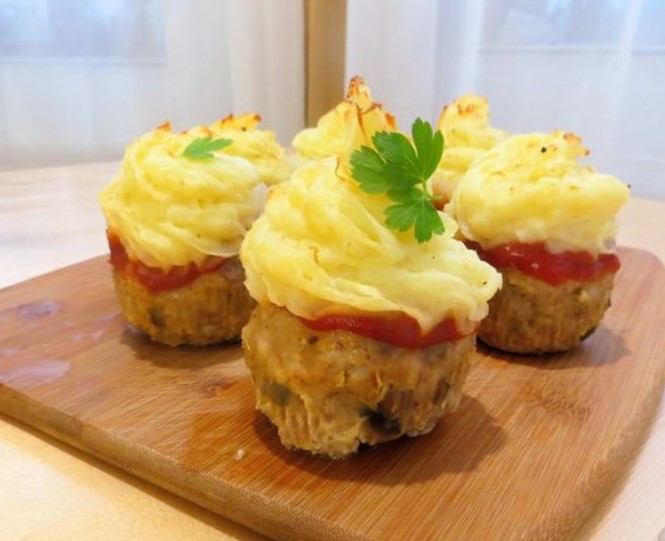 Meat “Cakes” (Minced Meat and Mashed Potatoes)