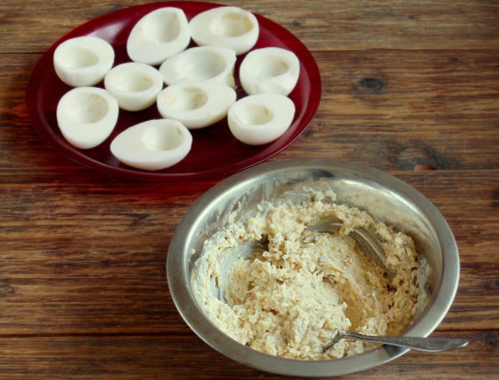 Eggs Stuffed with Herring step 6
