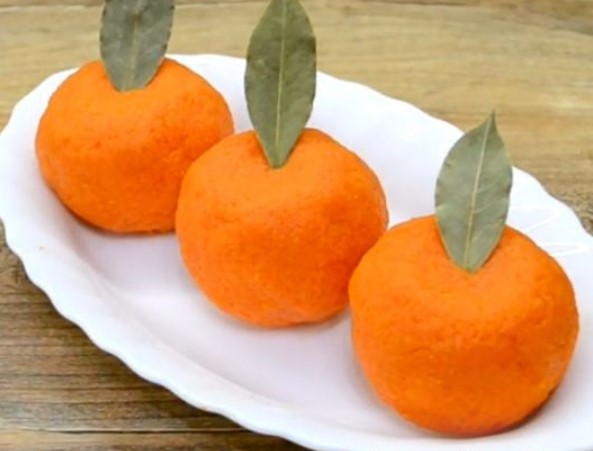 Tangerine Snack with Carrots, Cheese and Eggs