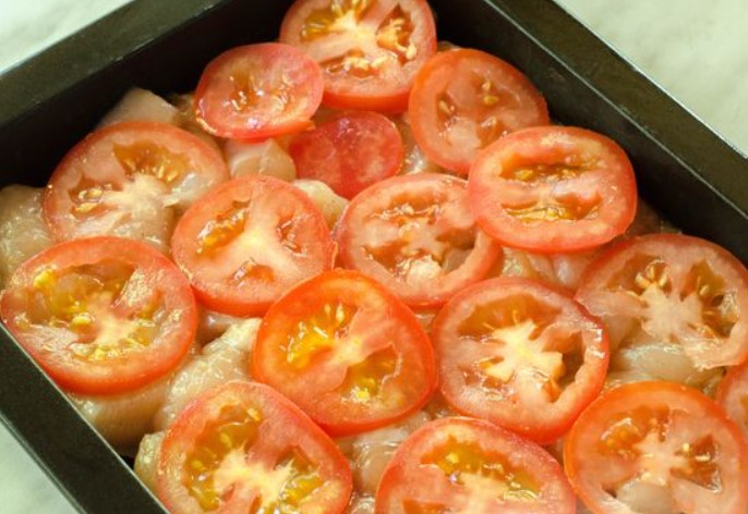 Chicken Fillet Casserole with Young Potatoes, Tomatoes and Mushrooms step 10