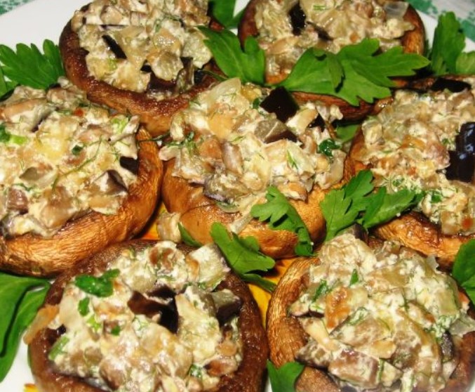 Champignons Stuffed with Eggplant