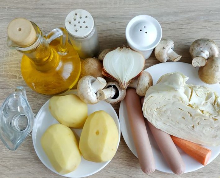 Cabbage Stewed with Sausages, Potatoes and Mushrooms step 1
