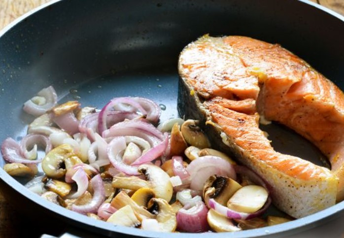 Fried Salmon in Honey Glaze, with Mushrooms and Onions step 5
