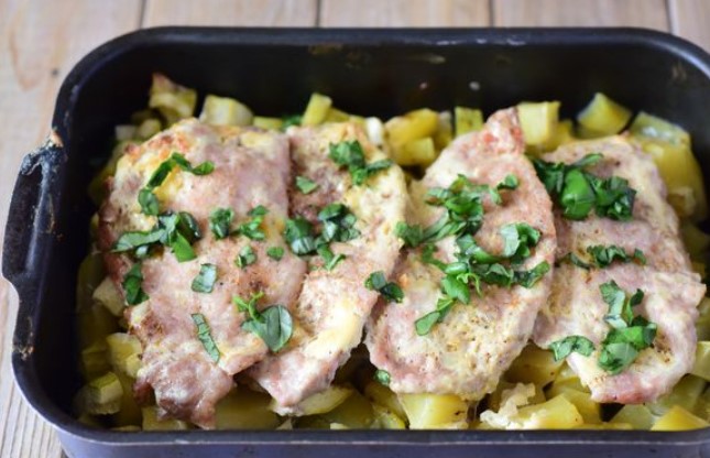 Pork Chops Baked With Young Potatoes and Zucchini step 10
